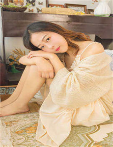 《意大利美丽的小蜜蜂2-诱女偷伦初尝云雨H》