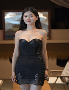《极品嫩模被黑人20厘米-女人喷液全过程在线观看》